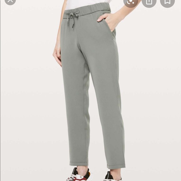lululemon athletica Pants - NWOT lululemon On The Fly Pant 7/8 *woven